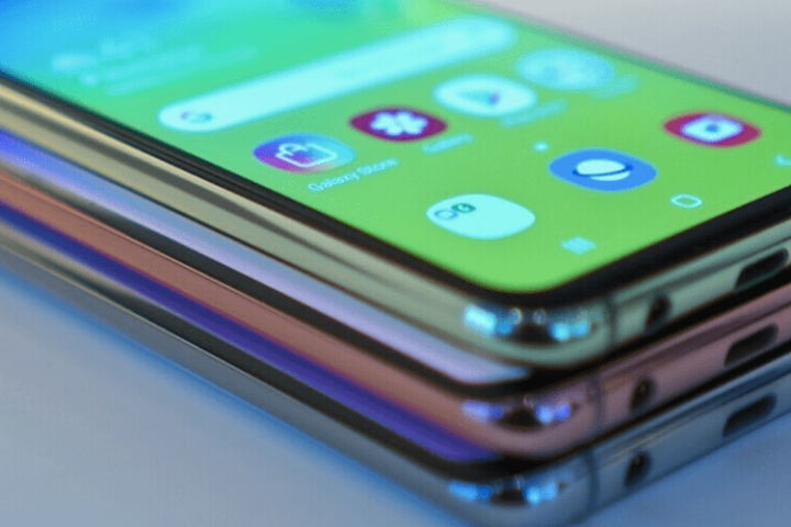 Le Samsung Galaxy S10e est en precommande chez les operateurs.